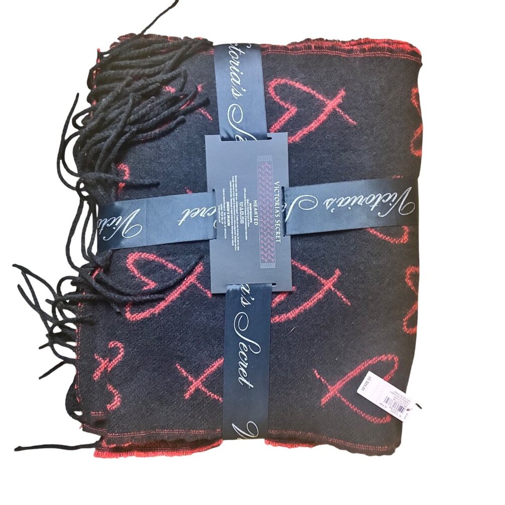 NWT2 Victorias Secret Cozy Blanket Scarves Heart & Plaid, Black & Red Check Logo - Picture 11 of 11